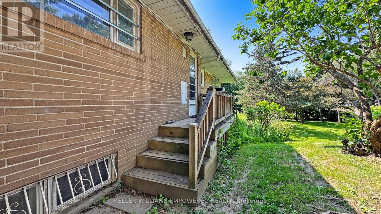 117 Arjay Crescent, Toronto, Ontario M2L 1C6 - Photo 4 - C12931454