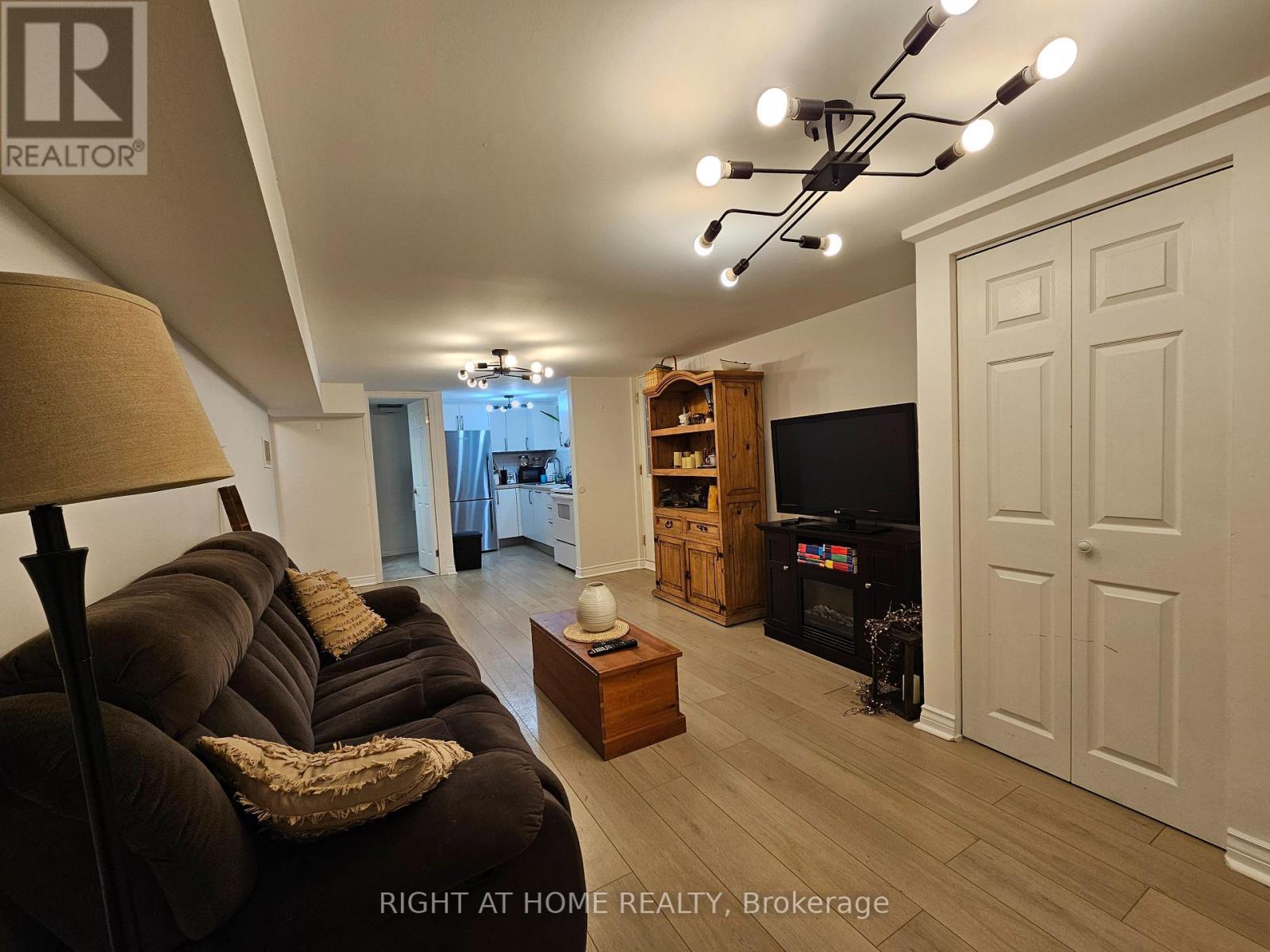 501 Ortono Avenue, Oshawa, Ontario  L1H 3L7 - Photo 2 - E12730730