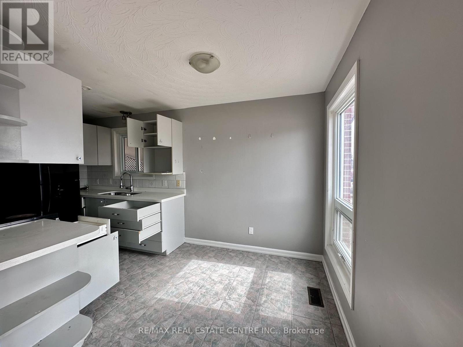 108 Iroquois Avenue, Oshawa, Ontario  L1G 3X3 - Photo 5 - E12931448