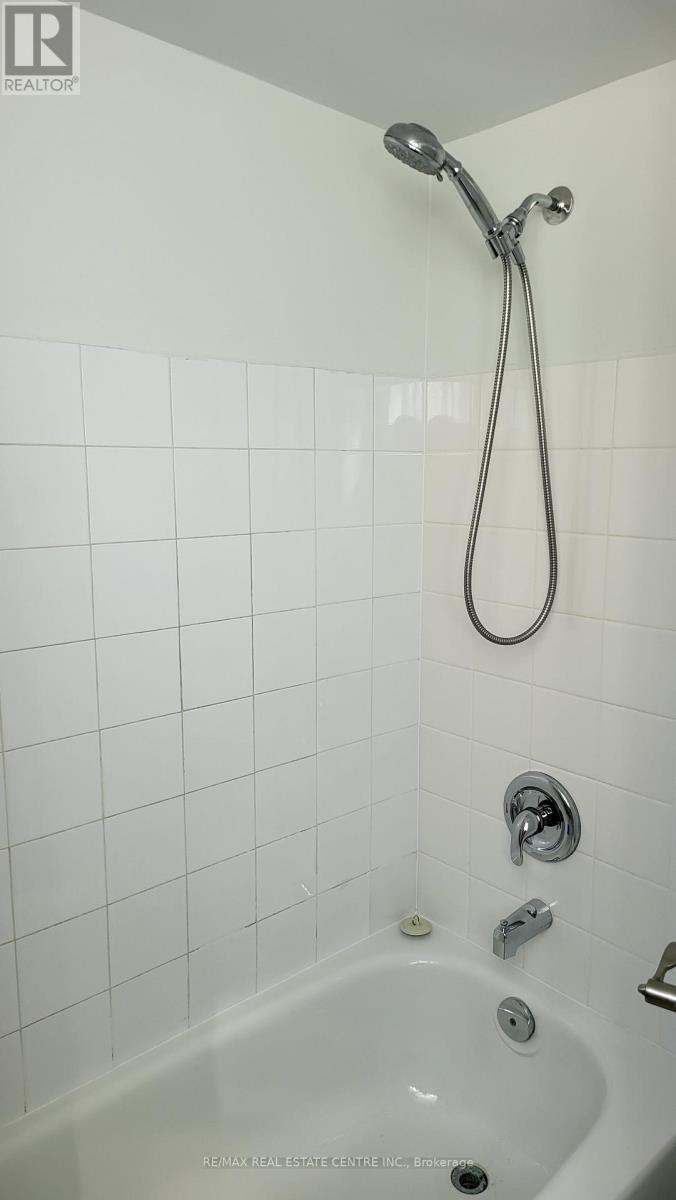 492 Pinegrove Road, Oakville, Ontario  L6K 2C3 - Photo 35 - W12842432