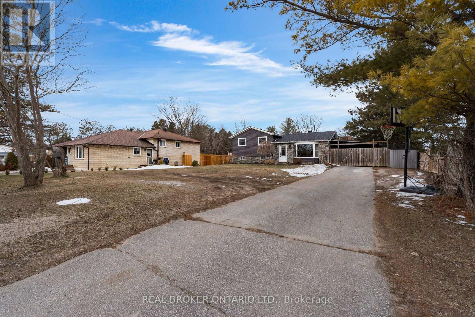 213 Centre Street, Essa, Ontario  L0M 1B0 - Photo 3 - N12931446