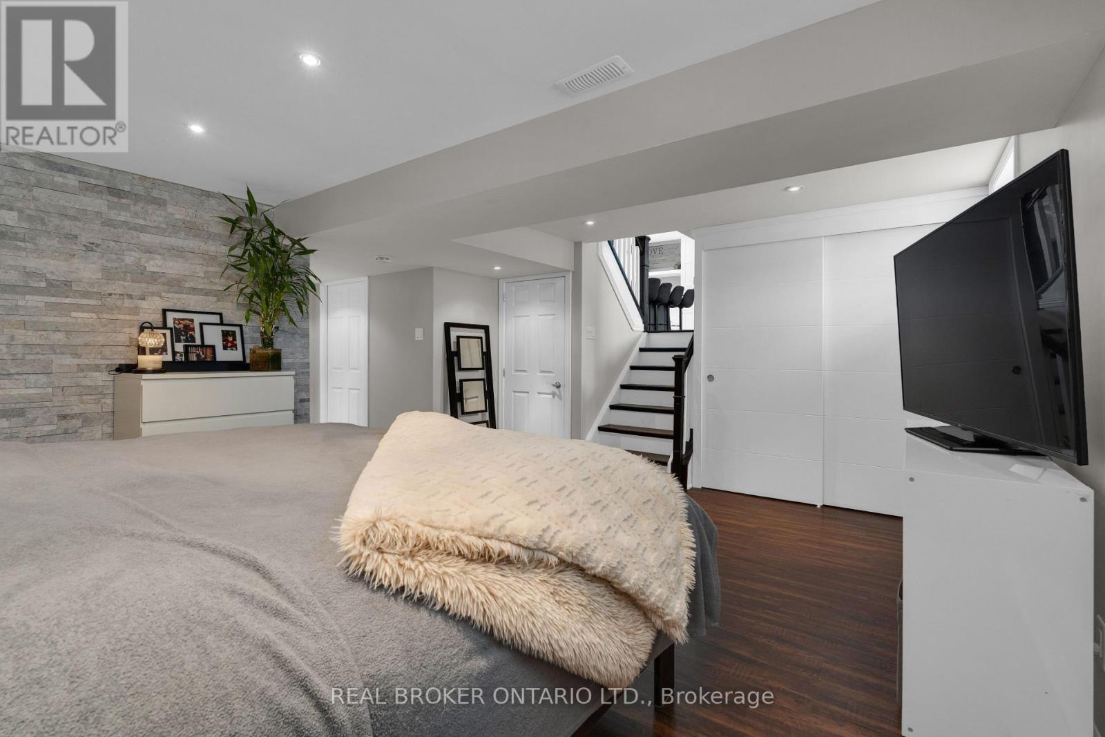 213 Centre Street, Essa, Ontario  L0M 1B0 - Photo 30 - N12931446