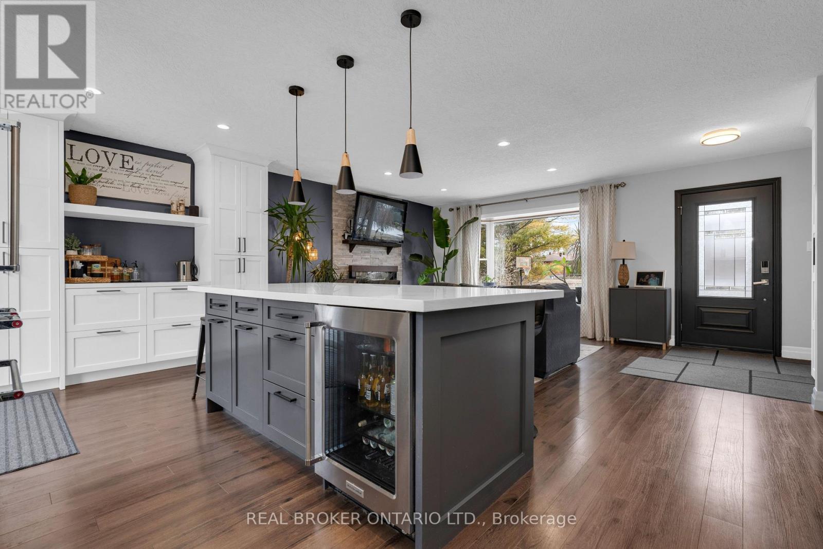 213 Centre Street, Essa, Ontario  L0M 1B0 - Photo 8 - N12931446