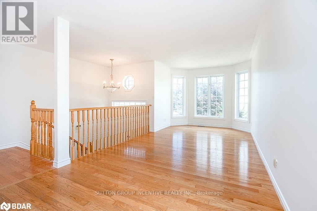 40 Kell Place, Barrie, Ontario L4N 9K5 - Photo 2 - S12931472