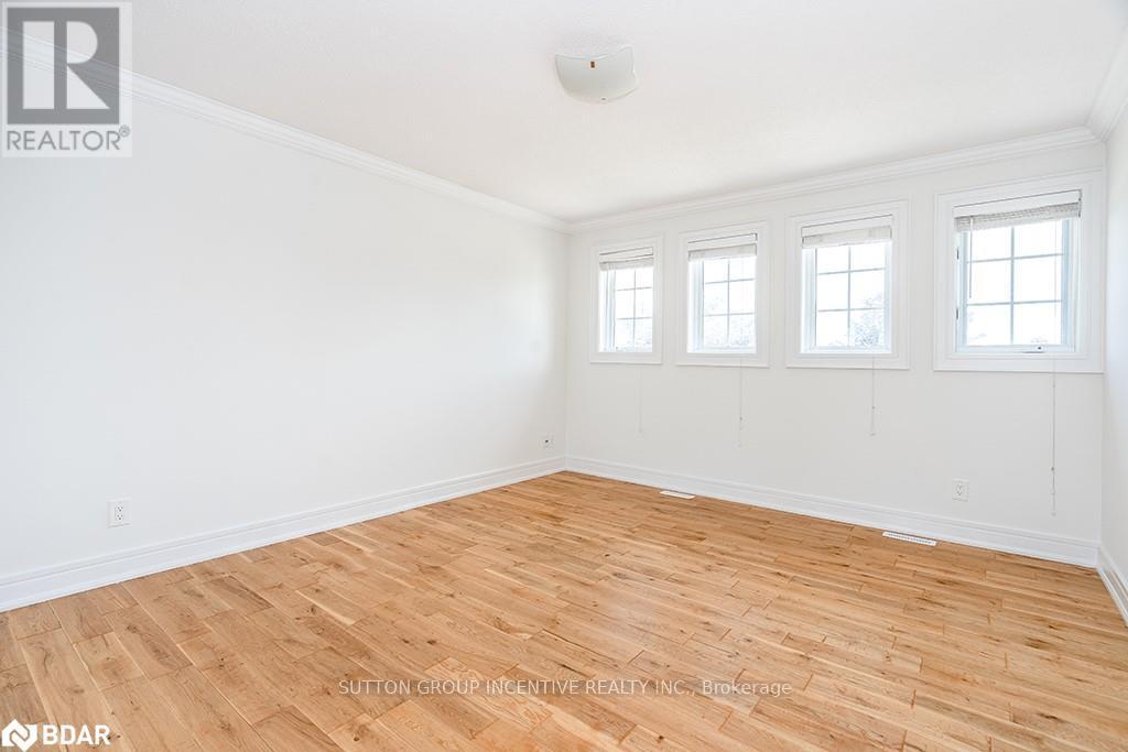 40 Kell Place, Barrie, Ontario L4N 9K5 - Photo 4 - S12931472