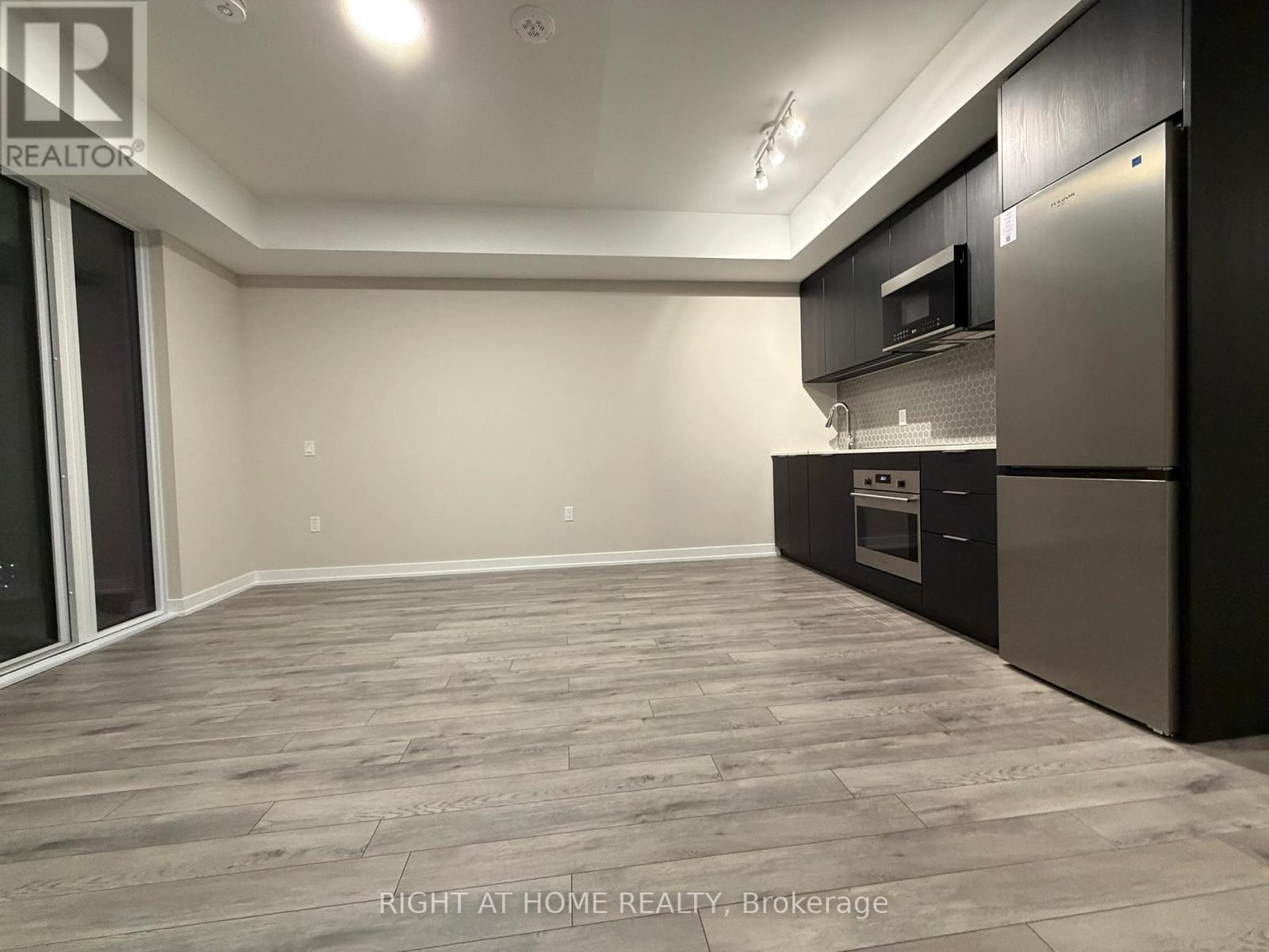 1705 - 15 Skyridge Drive E, Brampton, Ontario L6P 4S3 - Photo 3 - W12931466