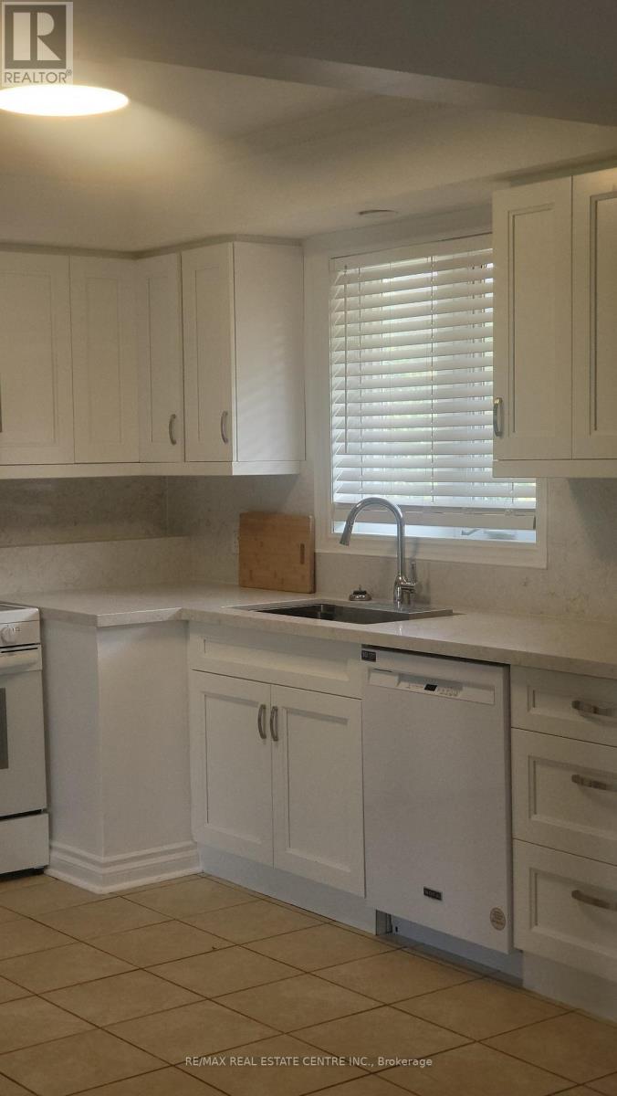 492 Pinegrove Road, Oakville, Ontario  L6K 2C3 - Photo 23 - W12842432