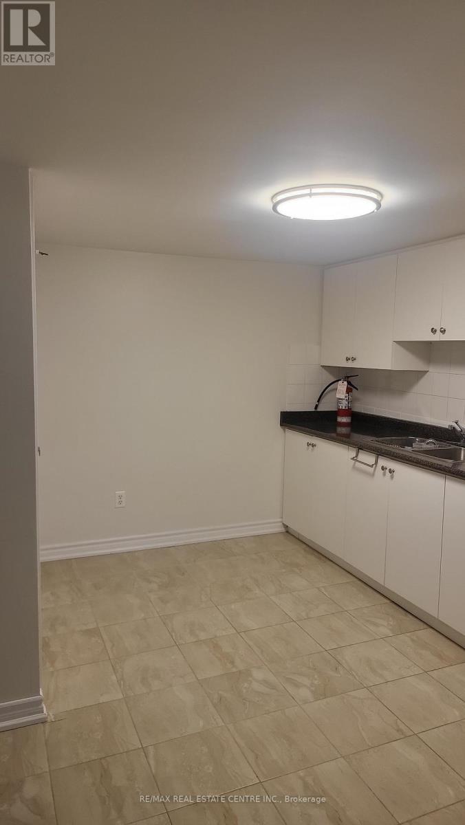 492 Pinegrove Road, Oakville, Ontario  L6K 2C3 - Photo 25 - W12842432