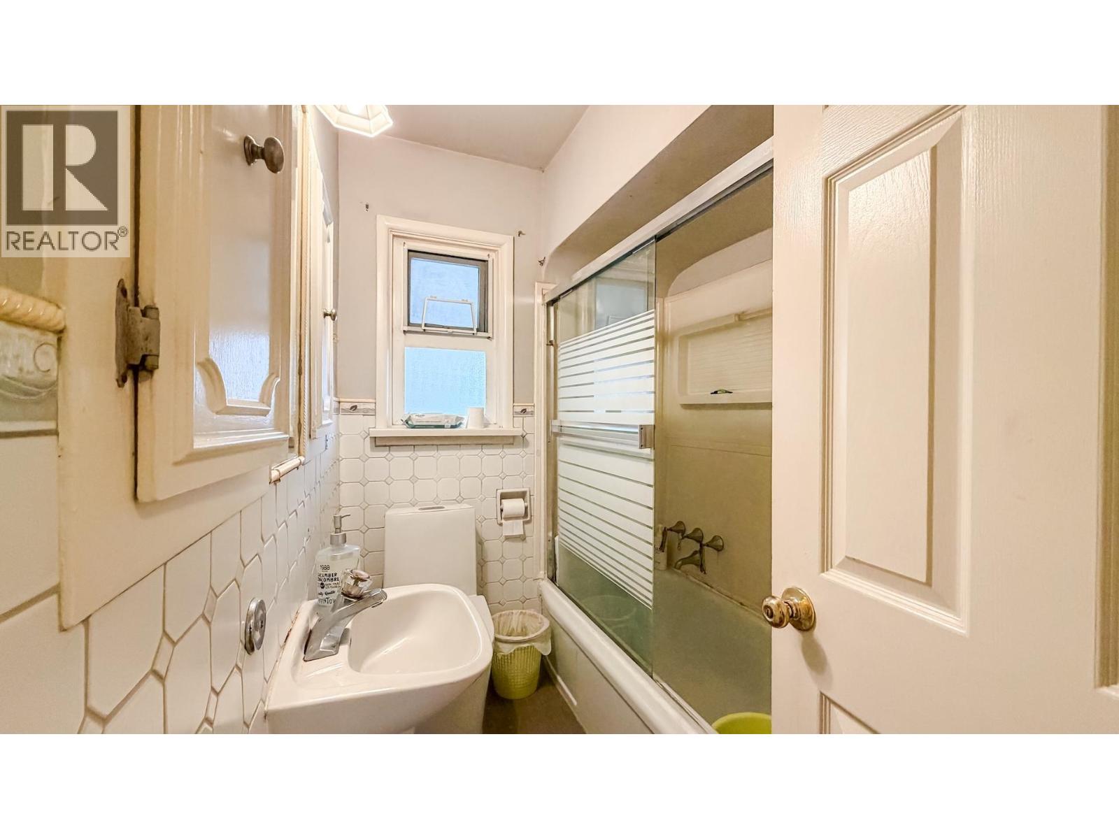 1939 E 39th Avenue, Vancouver, British Columbia V5P 1H5 - Photo 14 - R3103111