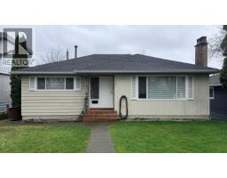 <div class="price">$1,990,000</div> 7592 Elliott Street, Vancouver<br><div style="margin-bottom:8px;"><small>RE/MAX Real Estate Services</small></div><div class='bed_bath'>4 Bed | 2 Bath</div>