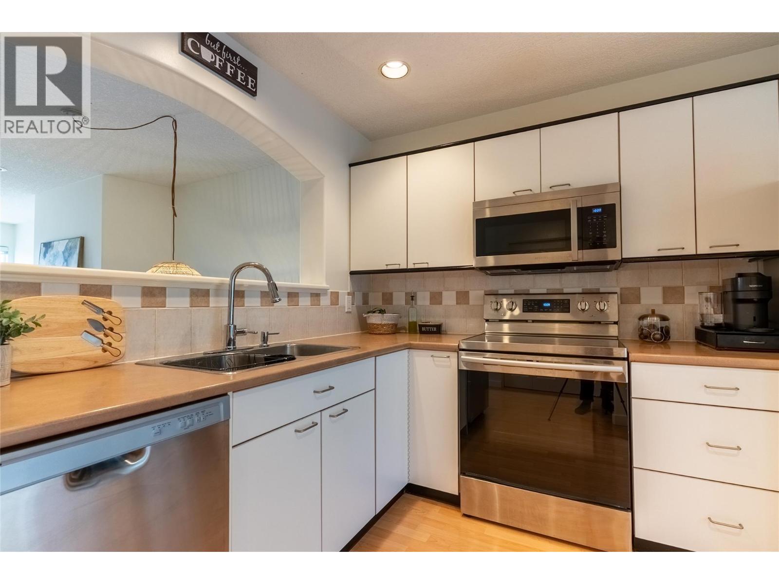 411 Aberdeen Drive Unit# 18, Kamloops, British Columbia  V1S 1X2 - Photo 3 - 10380191