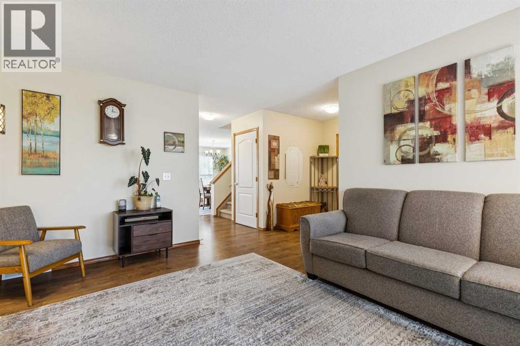 37 Somervale Close SW, Calgary, Alberta  T2Y 3L4 - Photo 4 - A2293910