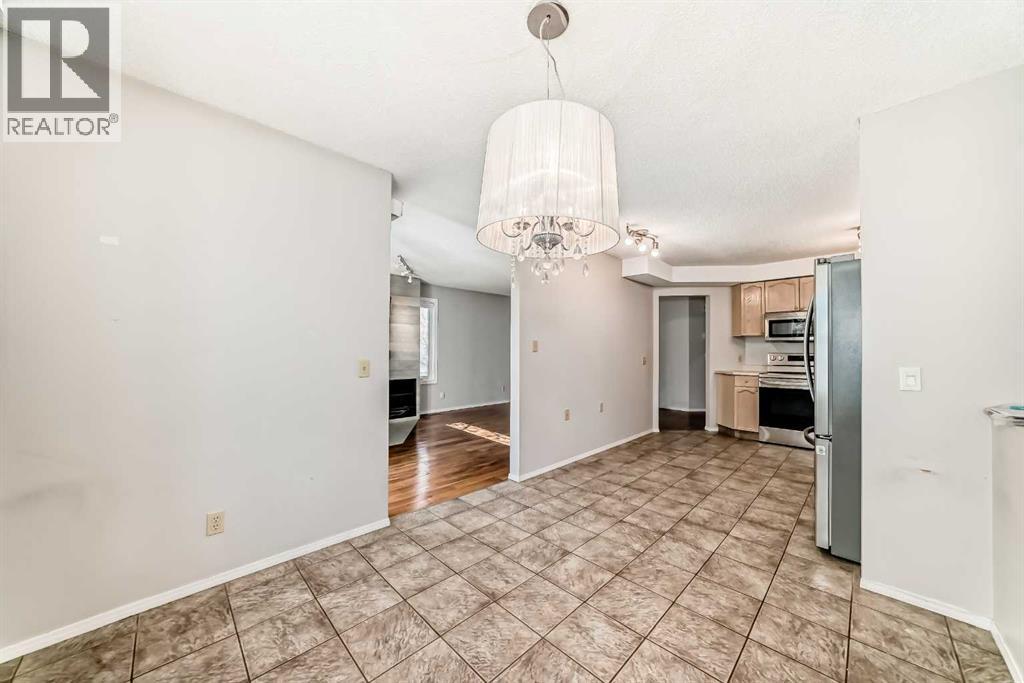 226 Coachway Lane Sw, Calgary, Alberta  t3h 2v9 - Photo 7 - A2295630