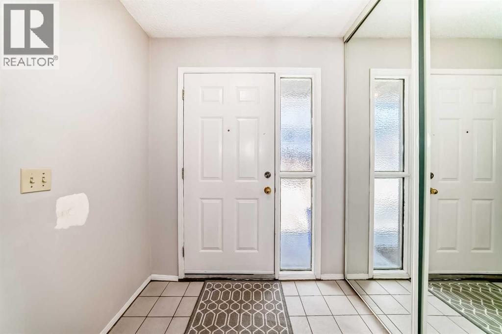 226 Coachway Lane Sw, Calgary, Alberta  t3h 2v9 - Photo 3 - A2295630