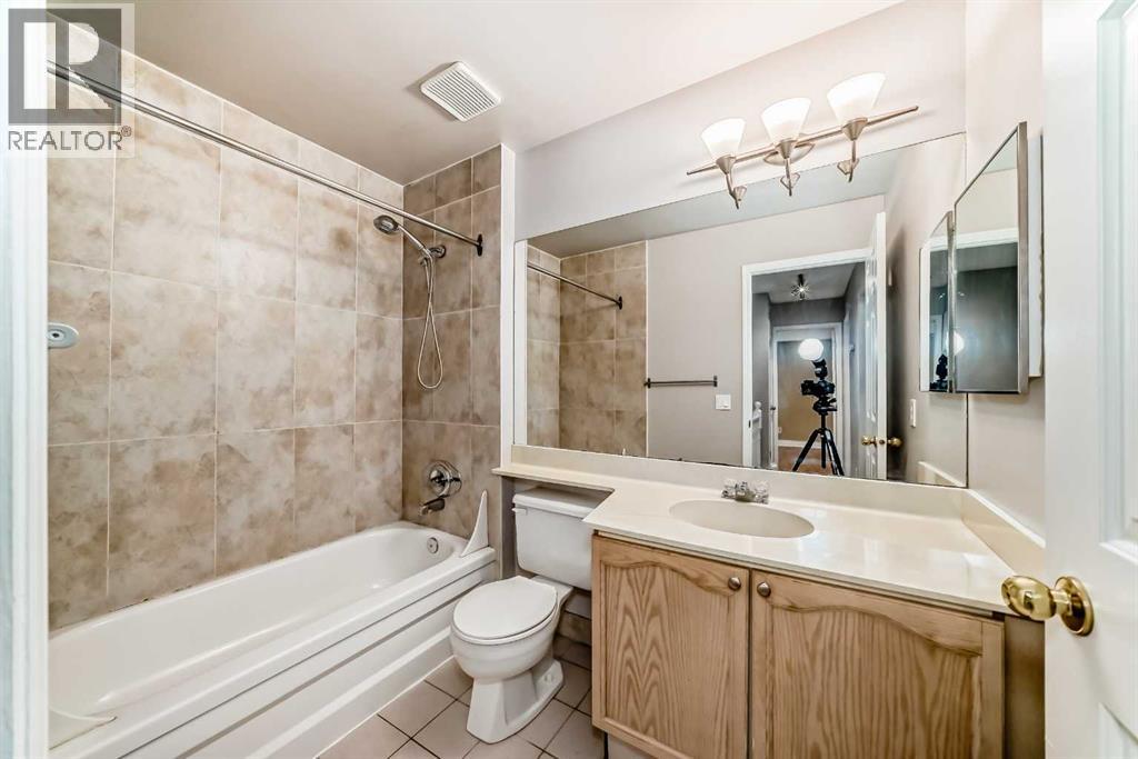 226 Coachway Lane Sw, Calgary, Alberta  t3h 2v9 - Photo 20 - A2295630