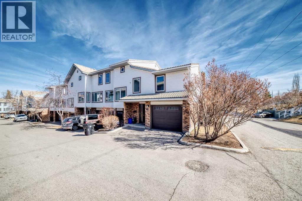 226 Coachway Lane Sw, Calgary, Alberta  t3h 2v9 - Photo 2 - A2295630