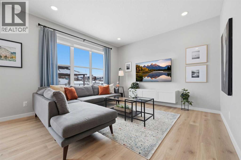 305 Carringsby Way Nw, Calgary, Alberta  T3P 1T6 - Photo 4 - A2296495