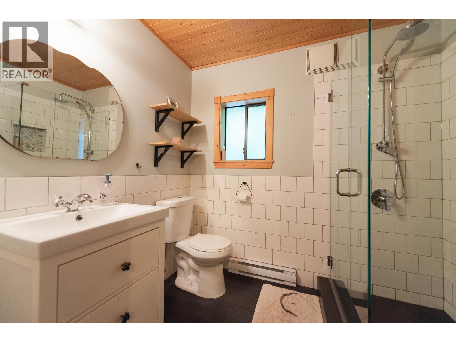 1479 Park Avenue, Roberts Creek, British Columbia V0N 2W2 - Photo 22 - R3087597