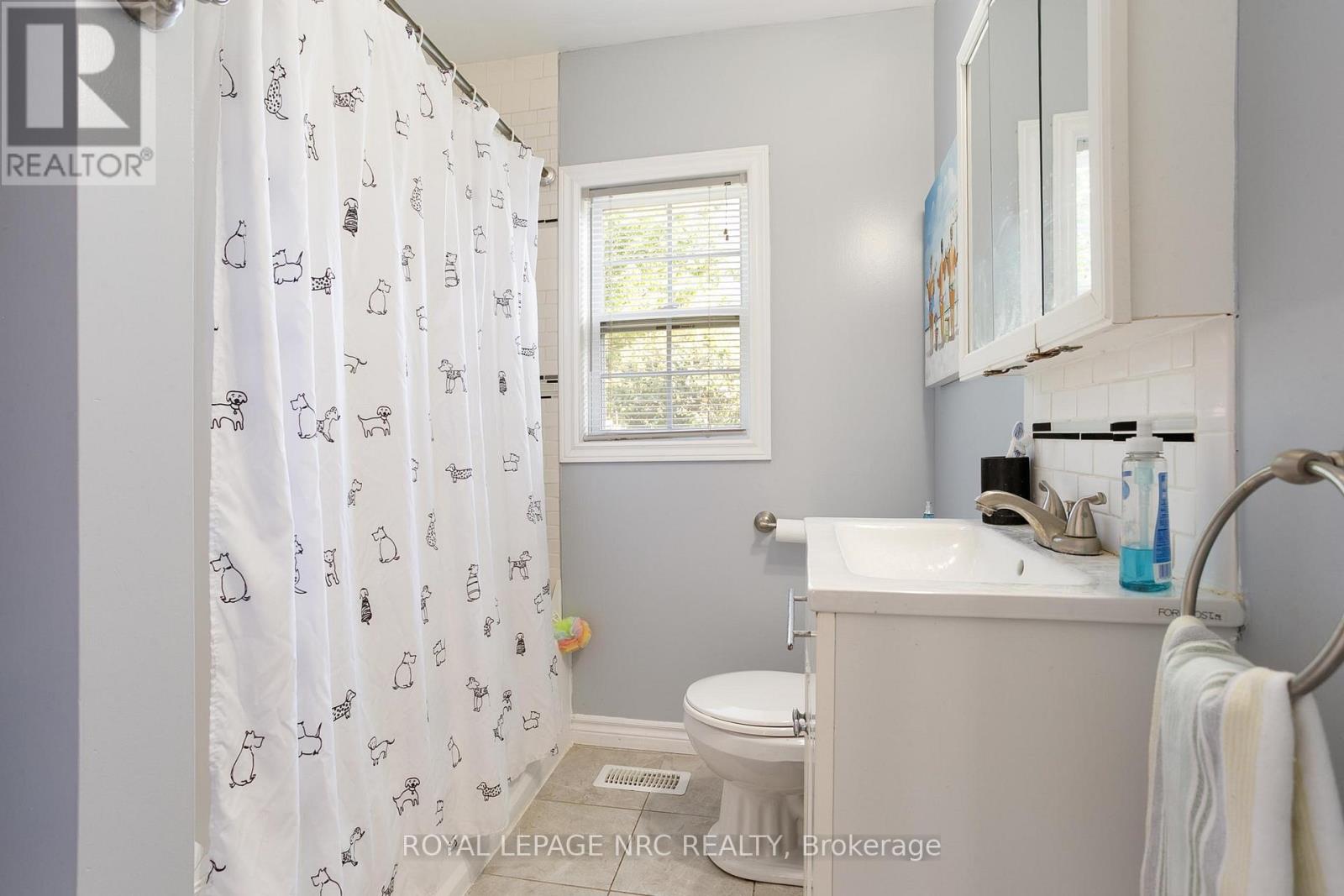 98 Haun Road, Fort Erie, Ontario  L0S 1B0 - Photo 9 - X12931500