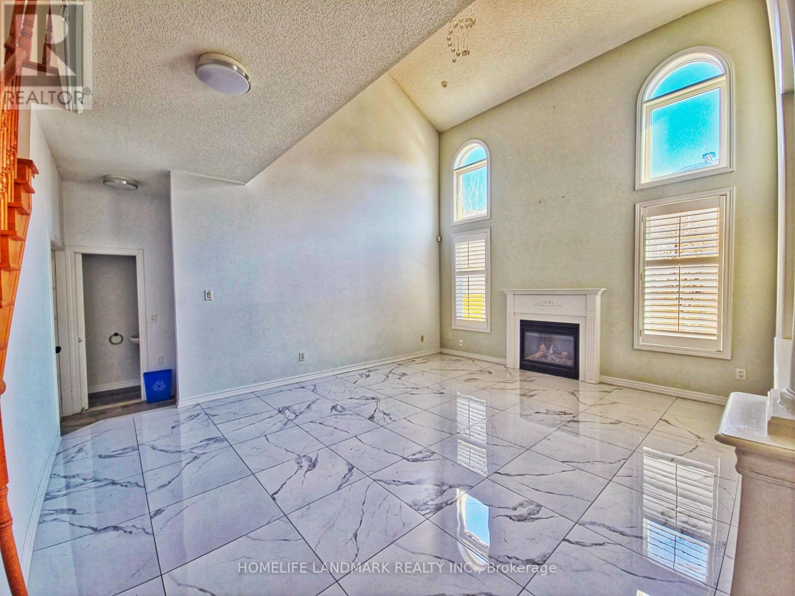 127 Rizal Avenue, Markham, Ontario L6B 0E5 - Photo 10 - N12931494