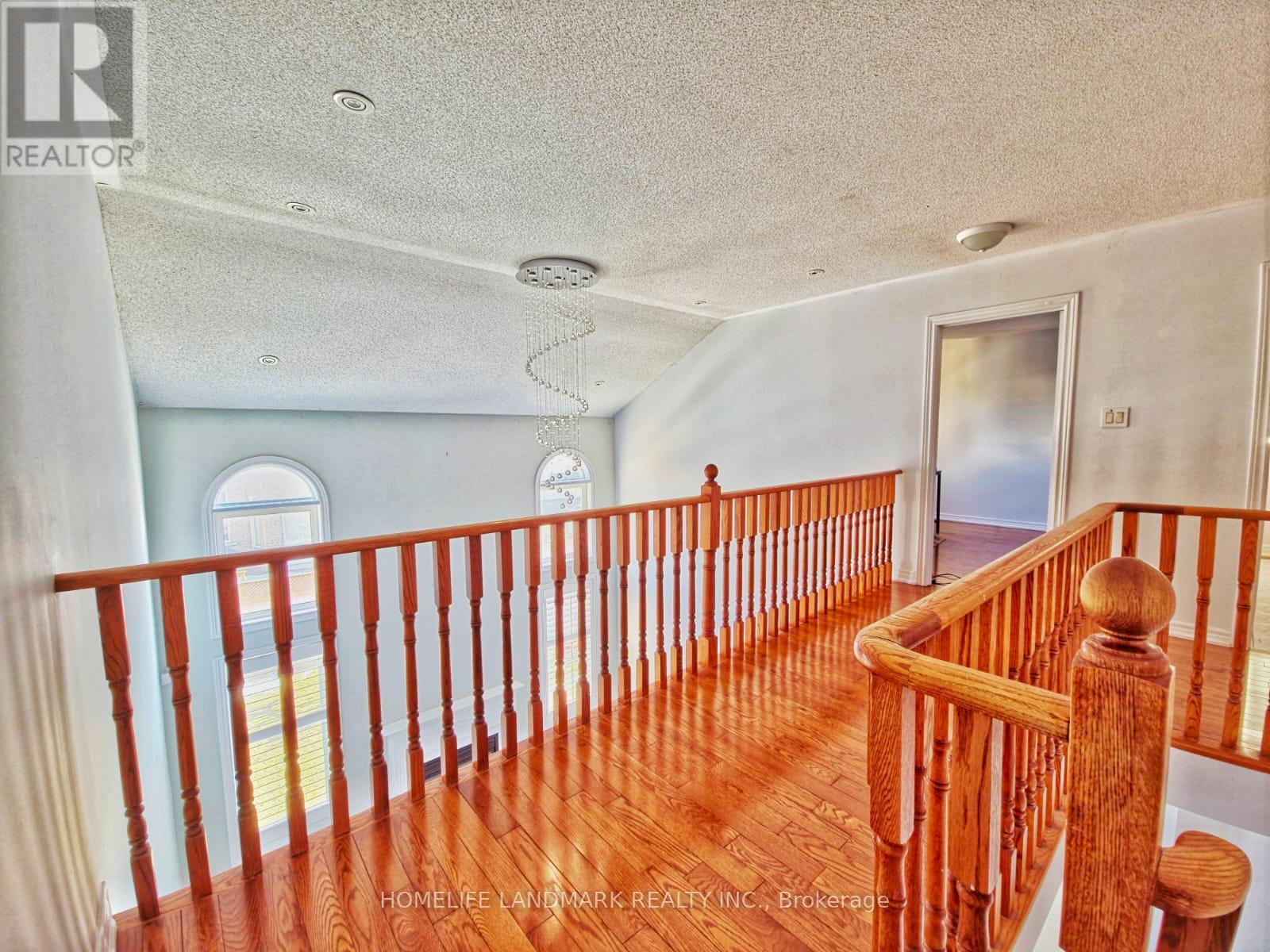 127 Rizal Avenue, Markham, Ontario L6B 0E5 - Photo 18 - N12931494