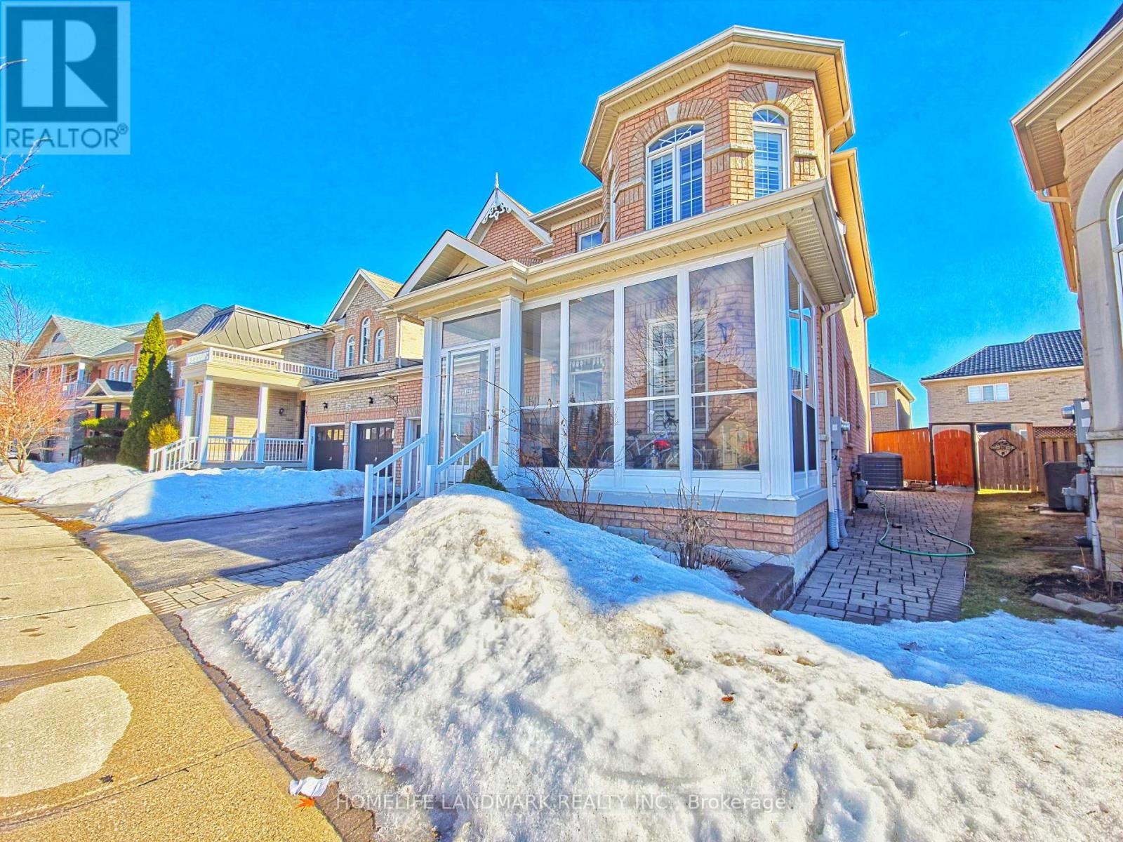 127 Rizal Avenue, Markham, Ontario L6B 0E5 - Photo 2 - N12931494