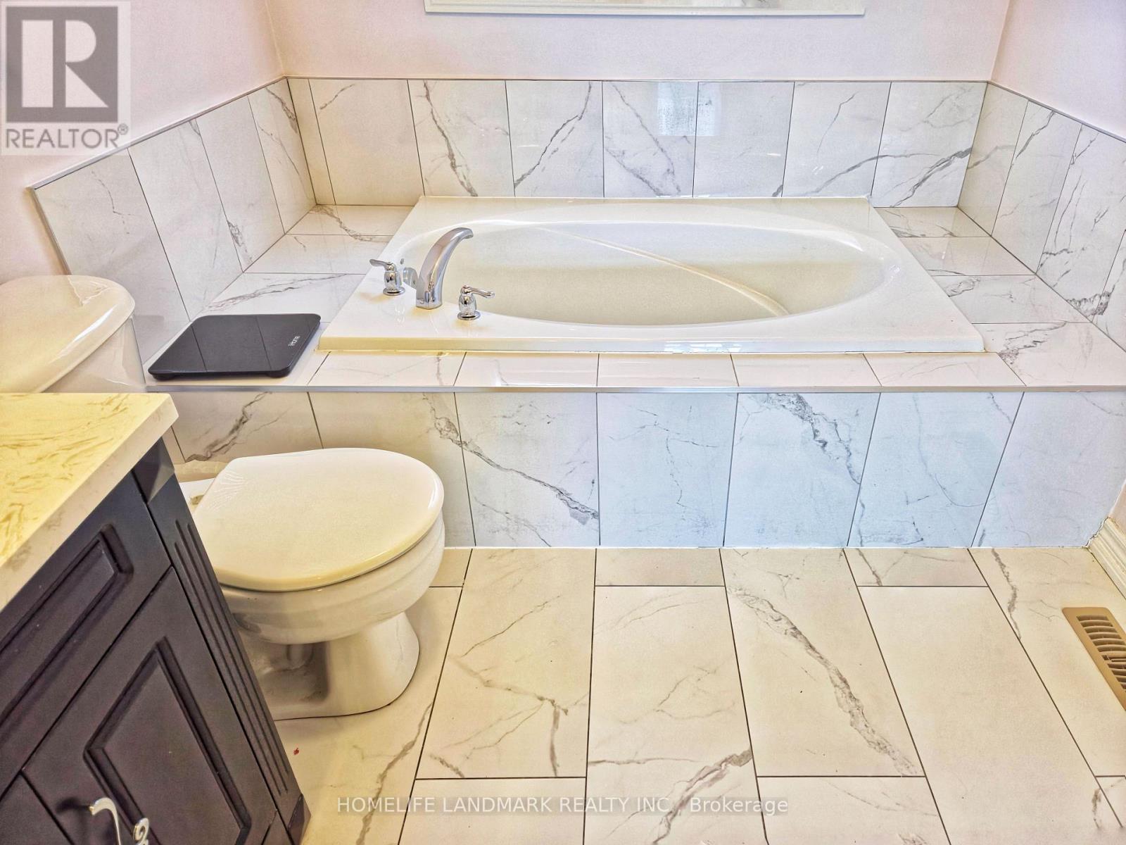 127 Rizal Avenue, Markham, Ontario L6B 0E5 - Photo 24 - N12931494