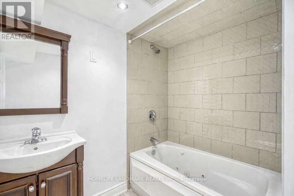 127 Rizal Avenue, Markham, Ontario L6B 0E5 - Photo 43 - N12931494