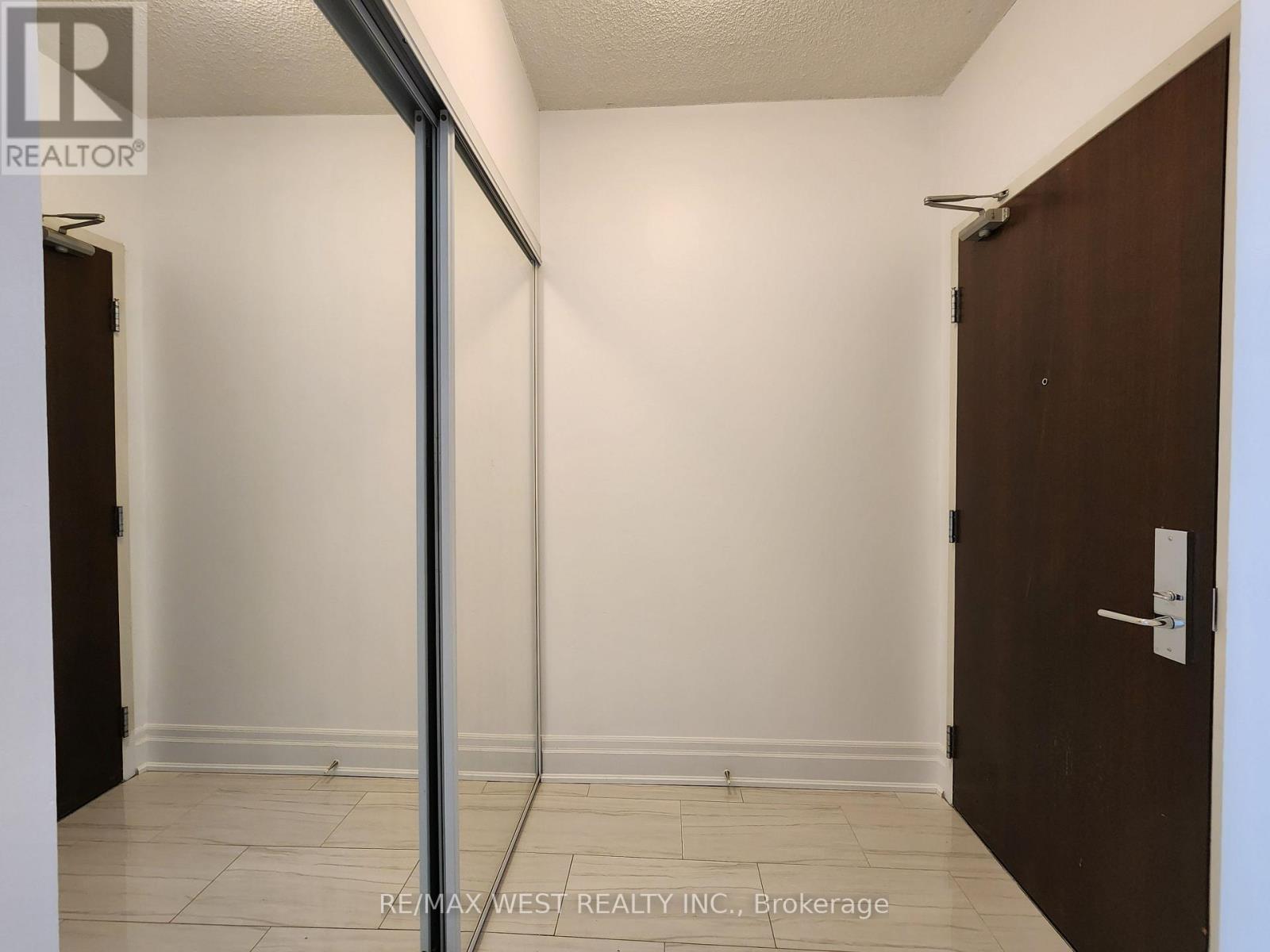 409a - 1 Upper Duke Crescent, Markham, Ontario  L6G 0B6 - Photo 3 - N12931162