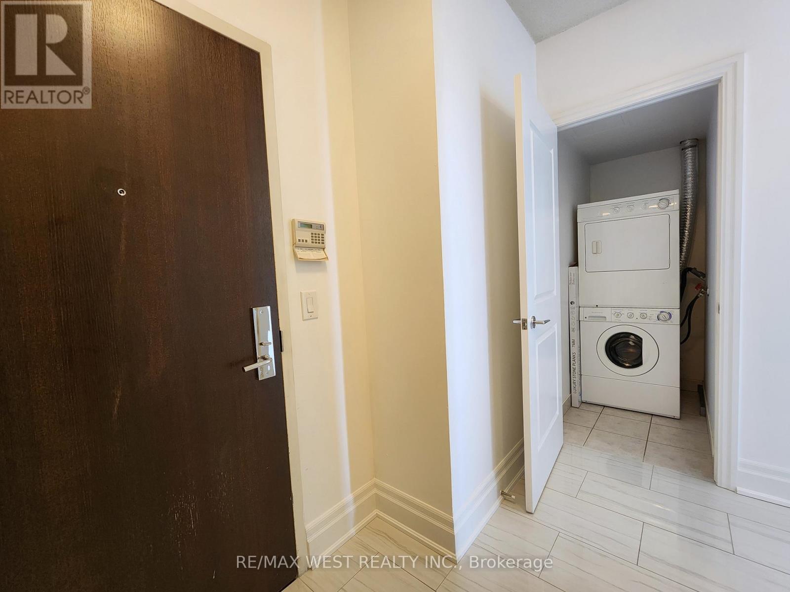 409a - 1 Upper Duke Crescent, Markham, Ontario  L6G 0B6 - Photo 4 - N12931162