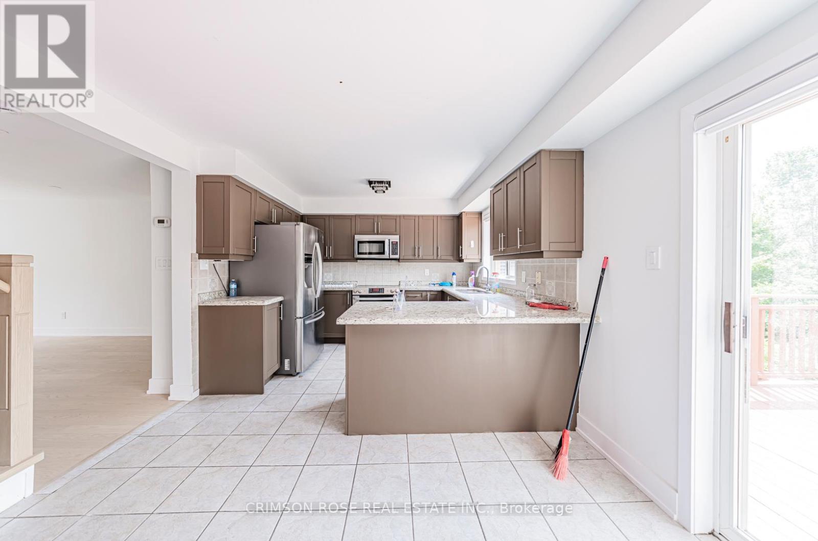 2569 Gill Crescent, Oakville, Ontario  L6H 6P3 - Photo 17 - W12931508