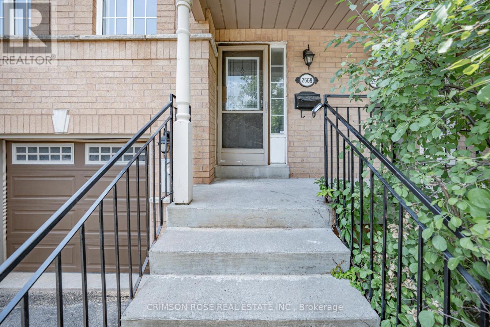 2569 Gill Crescent, Oakville, Ontario  L6H 6P3 - Photo 3 - W12931508