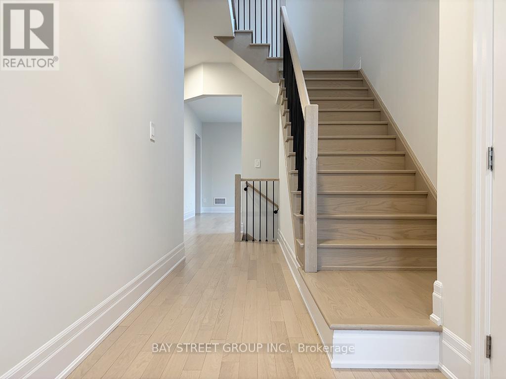 278 Archerhill Circle, Aurora, Ontario  L4G 4E2 - Photo 3 - N12884566