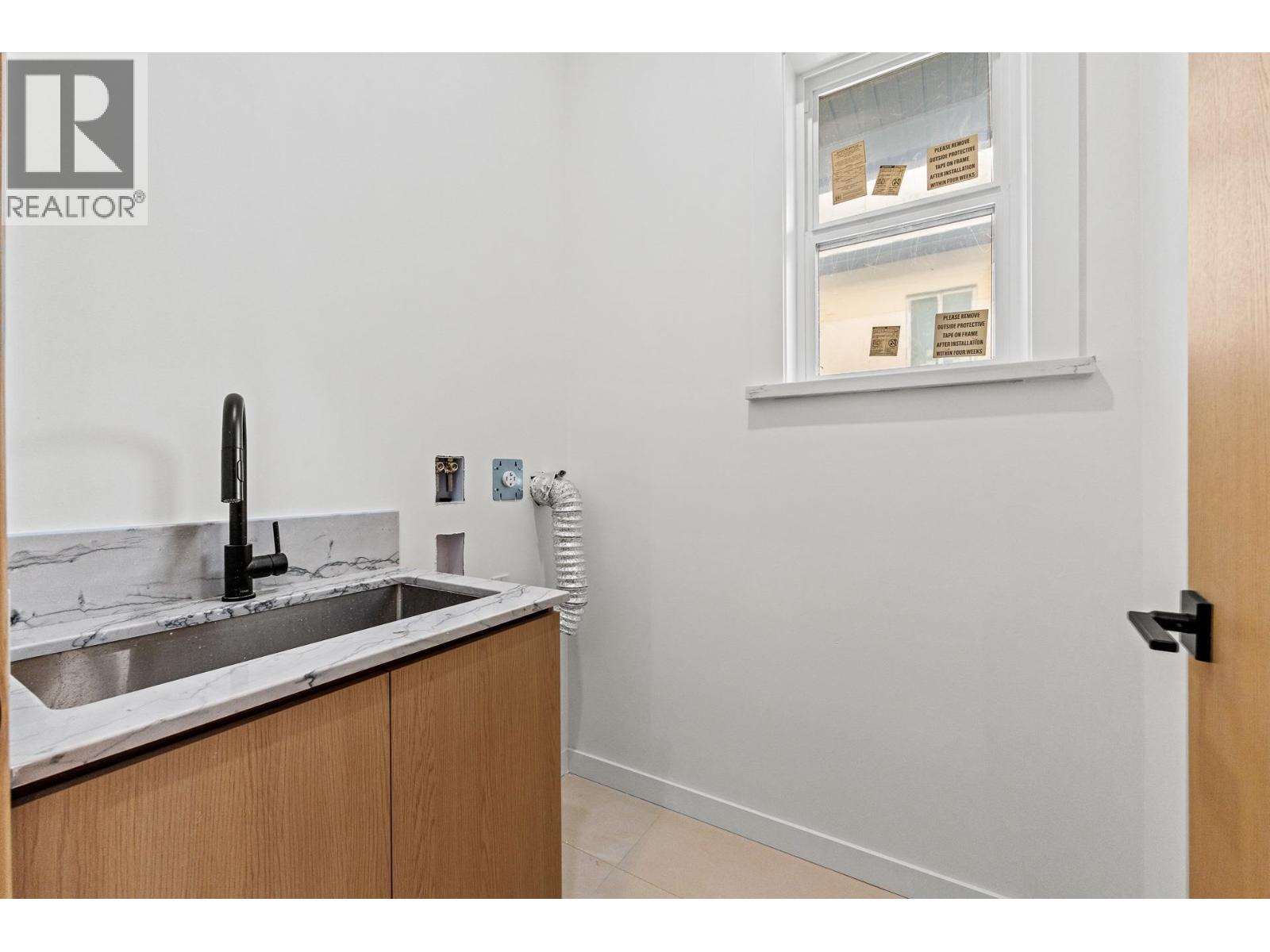 3 5091 Buxton Street, Burnaby, British Columbia  V5H 1J7 - Photo 5 - R3086941