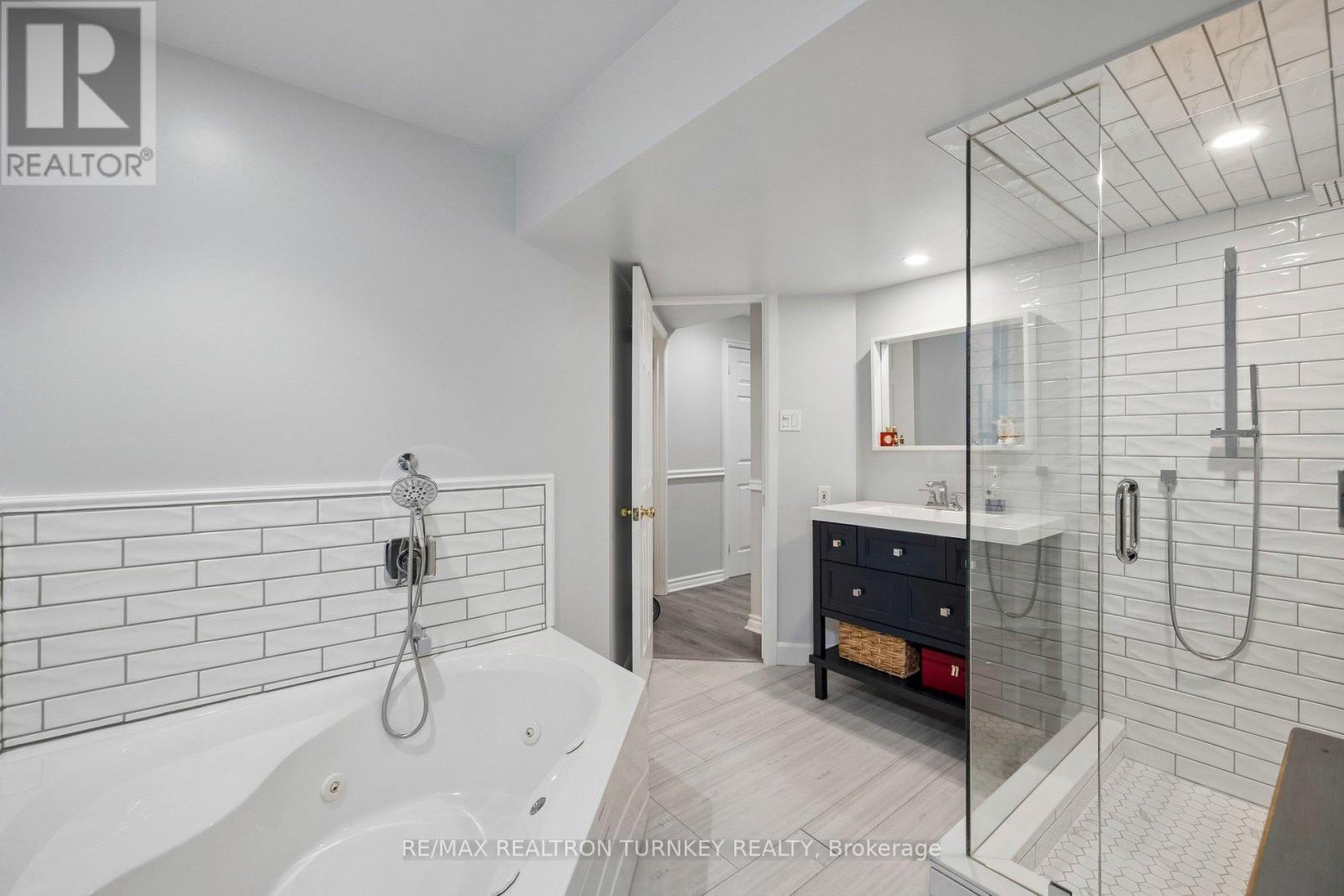 323 Harry Beer Court, Newmarket, Ontario  L3Y 8M2 - Photo 44 - N12924916