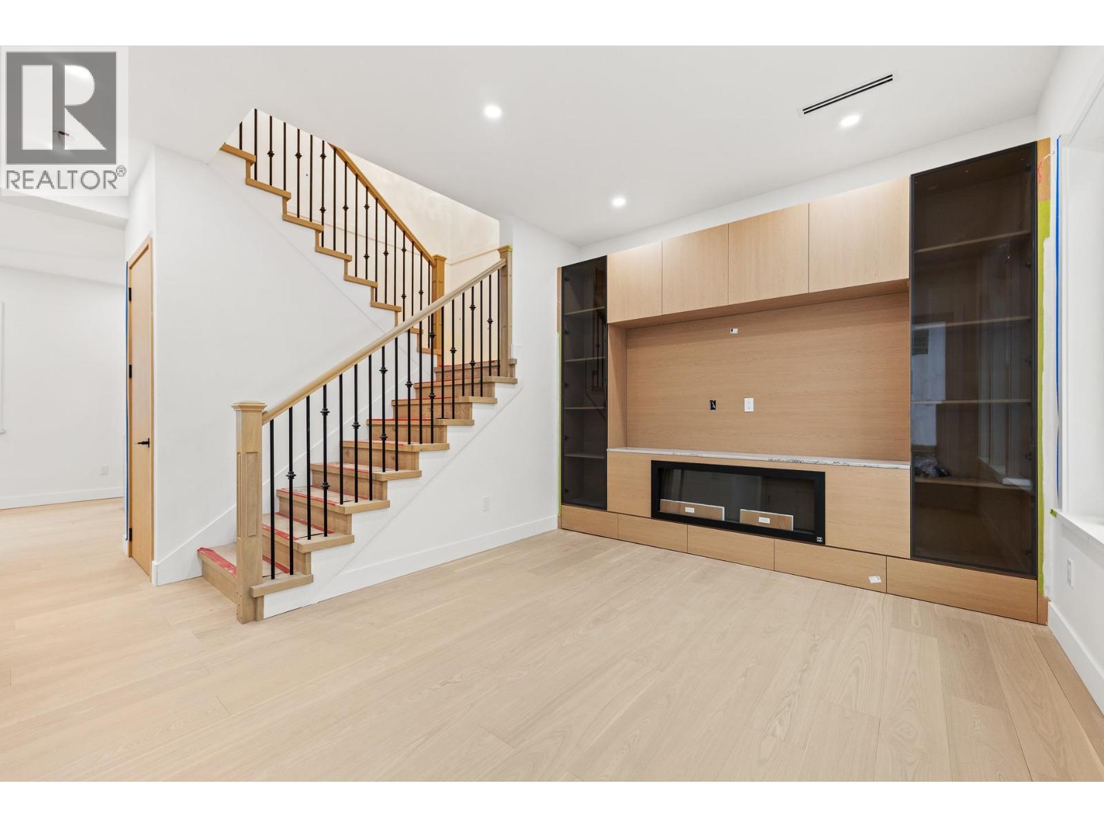 4 5115 Buxton Street, Burnaby, British Columbia  V5H 1J7 - Photo 4 - R3086944