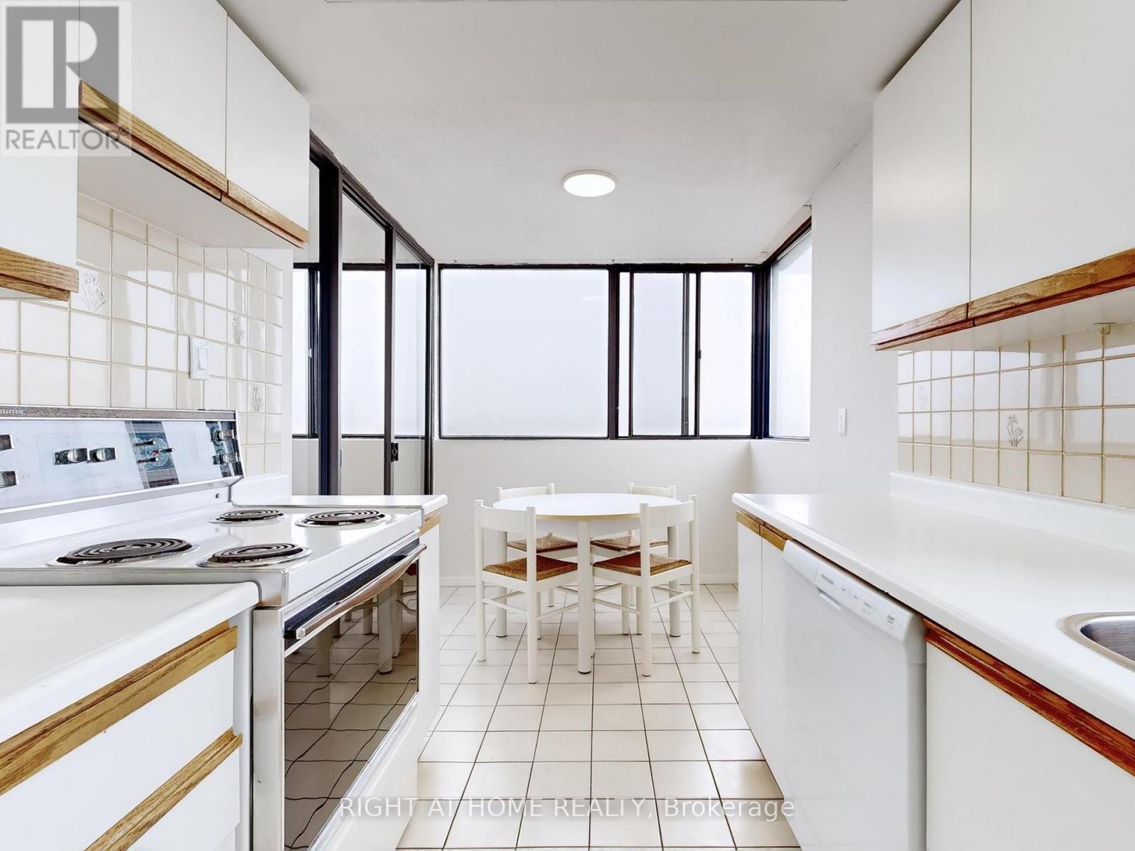 1602 - 133 Torresdale Avenue, Toronto, Ontario  M2R 3T2 - Photo 11 - C12931536