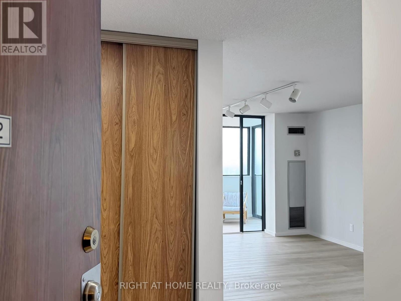 1602 - 133 Torresdale Avenue, Toronto, Ontario  M2R 3T2 - Photo 5 - C12931536