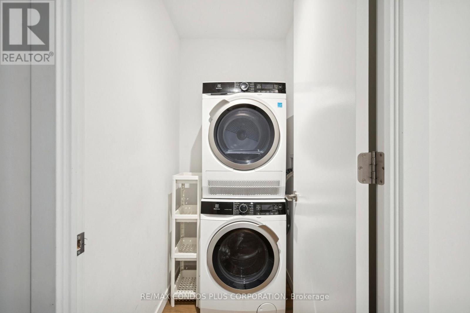 619 - 7 Smith Crescent, Toronto, Ontario  M8Z 0G3 - Photo 10 - W12931522