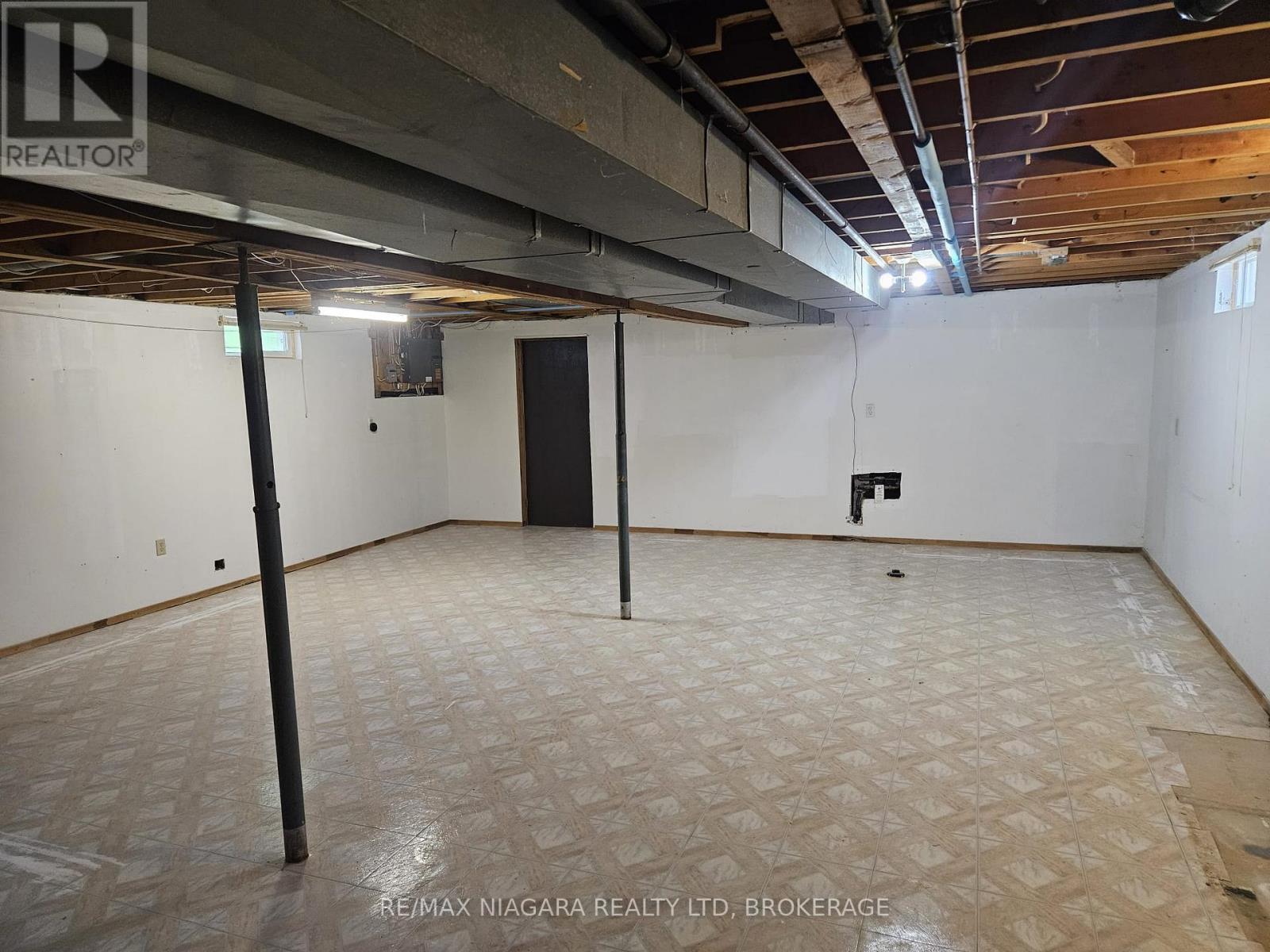 8006 Paddock Trail Drive, Niagara Falls, Ontario  L2H 1X2 - Photo 13 - X12757156