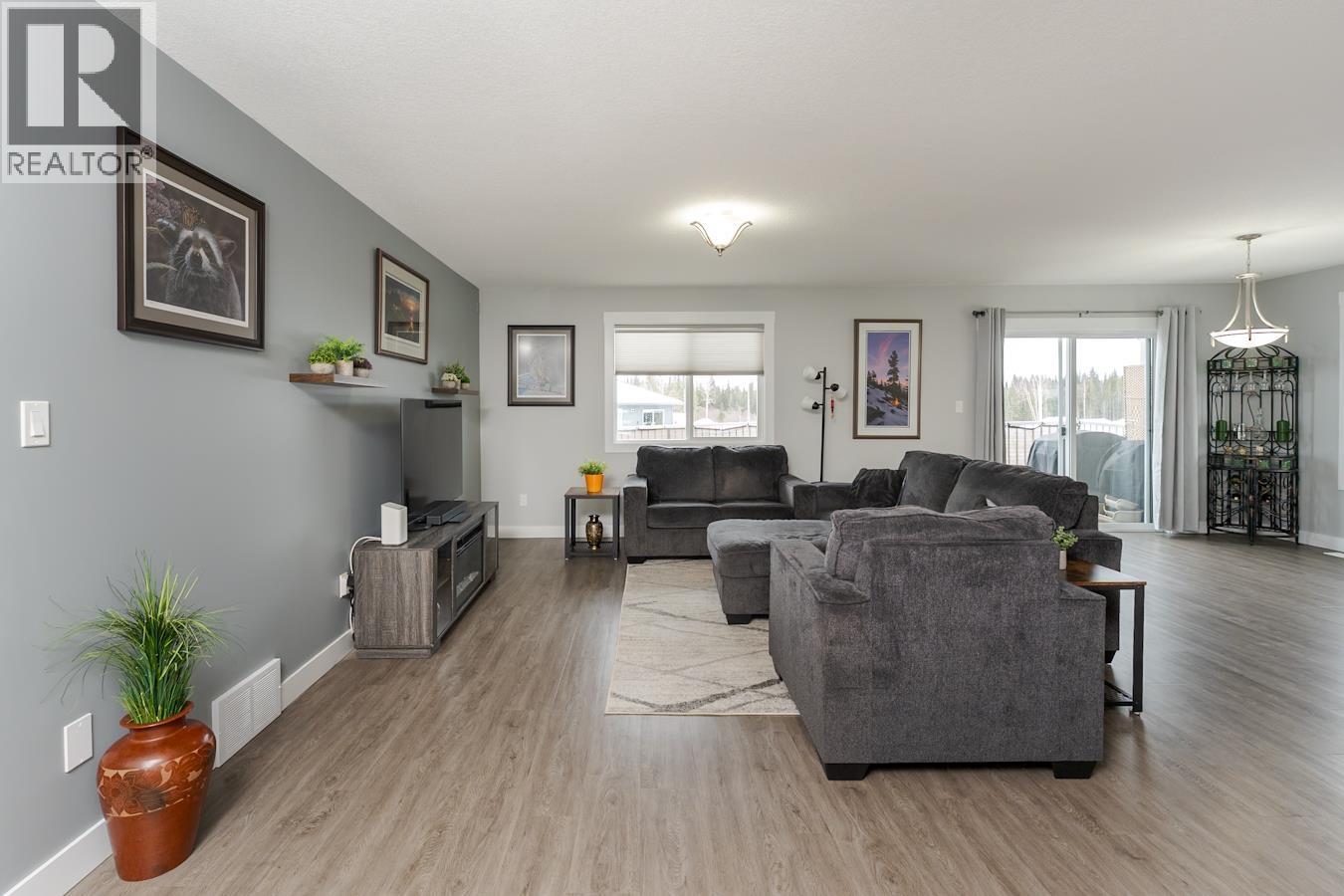 9060 Tatlow Place, Prince George, British Columbia  V2K 0B5 - Photo 3 - R3097026