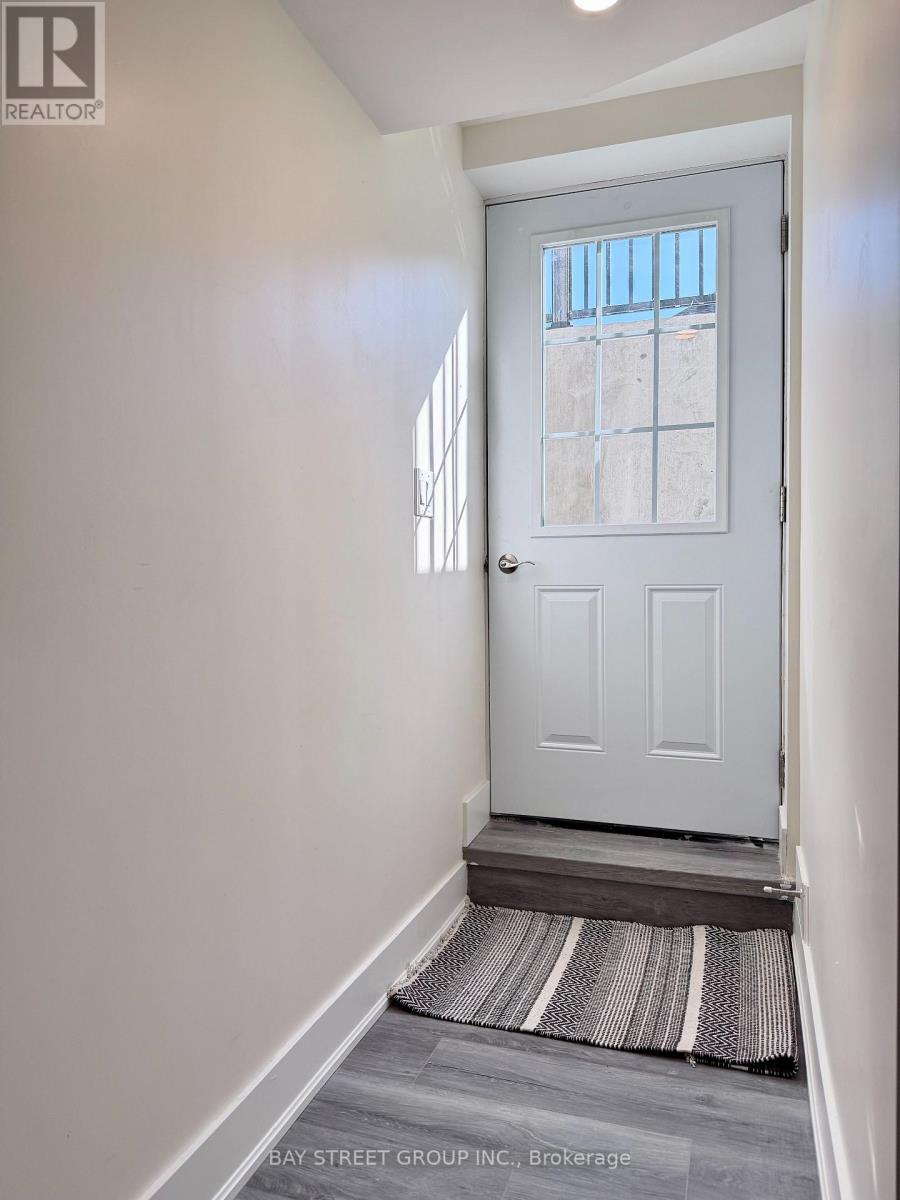 Lower - 1 Kenneth Ross Bend, East Gwillimbury, Ontario L9N 0T7 - Photo 2 - N12931554