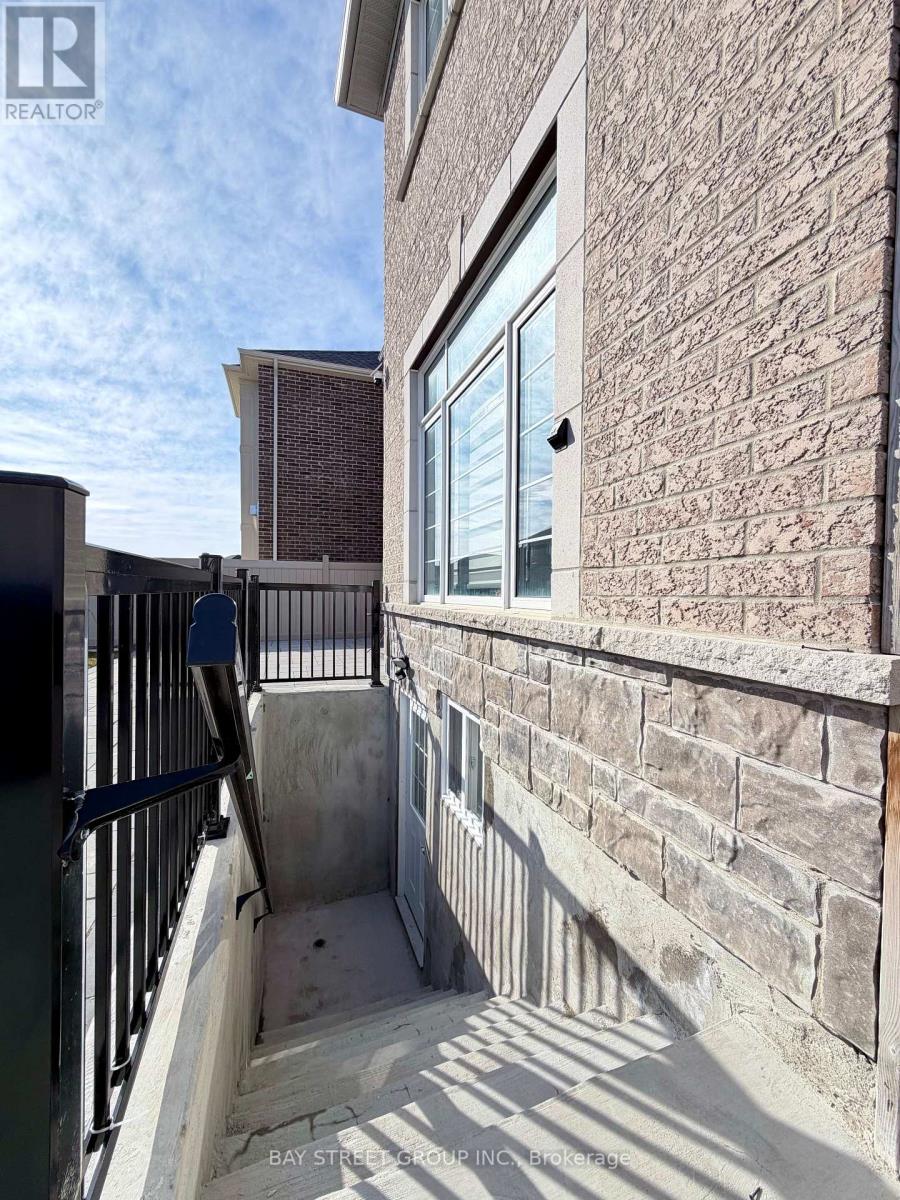 Lower - 1 Kenneth Ross Bend, East Gwillimbury, Ontario L9N 0T7 - Photo 23 - N12931554