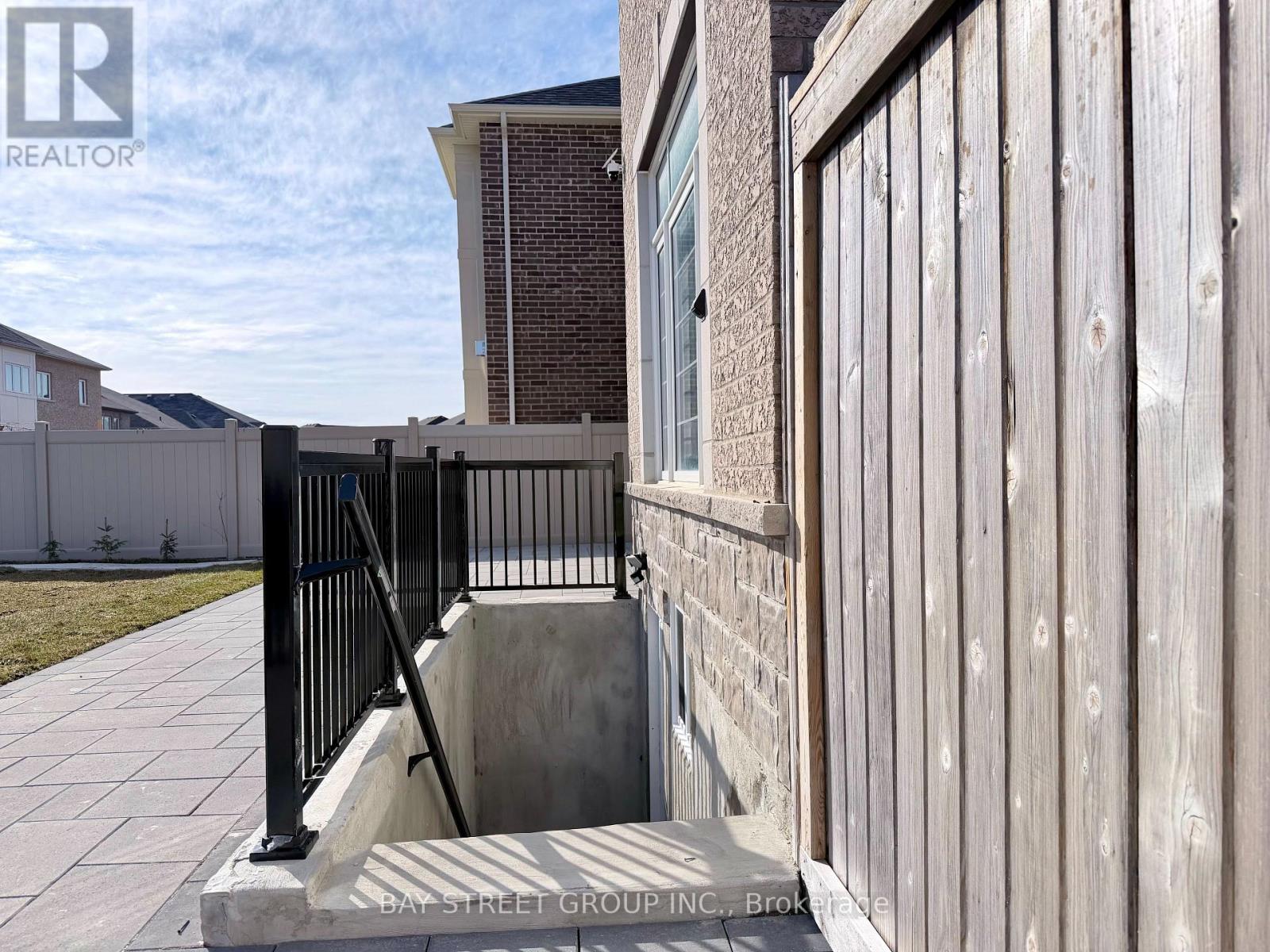 Lower - 1 Kenneth Ross Bend, East Gwillimbury, Ontario L9N 0T7 - Photo 25 - N12931554