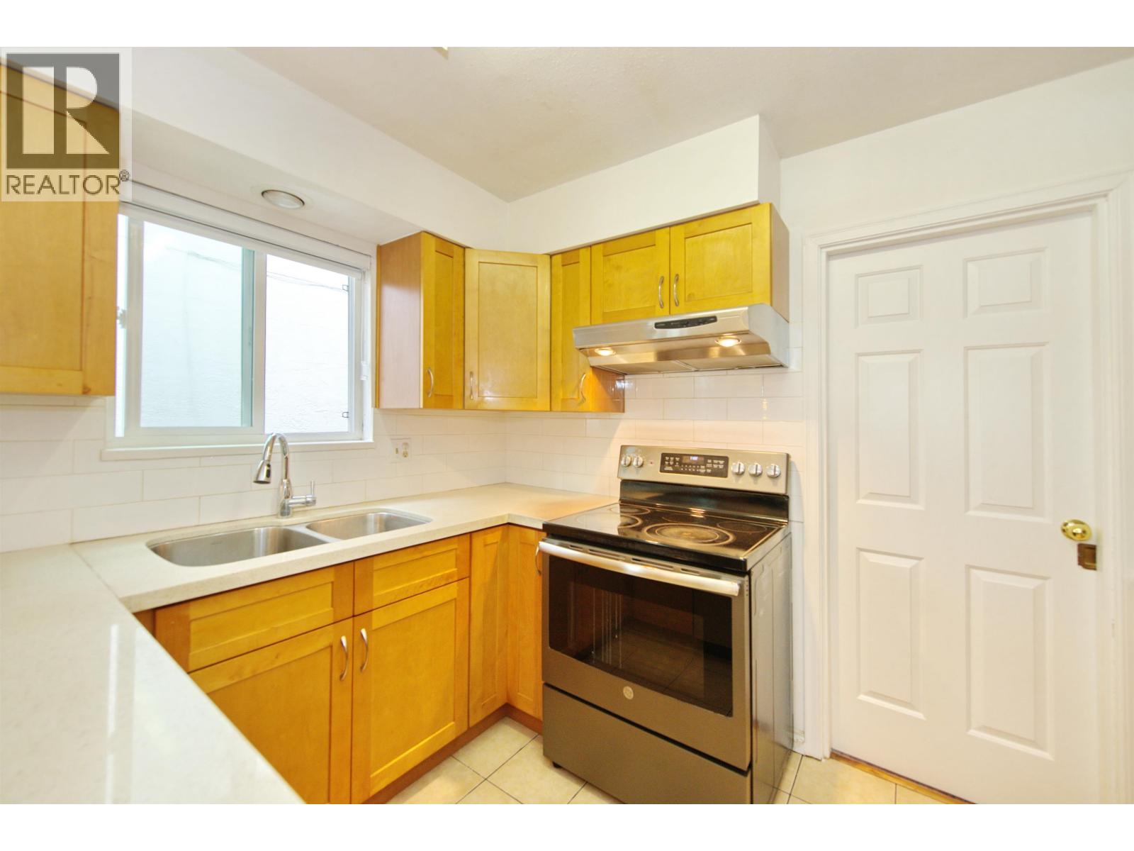 7203 Bridlewood Court, Burnaby, British Columbia  V5A 4A4 - Photo 8 - R3104256