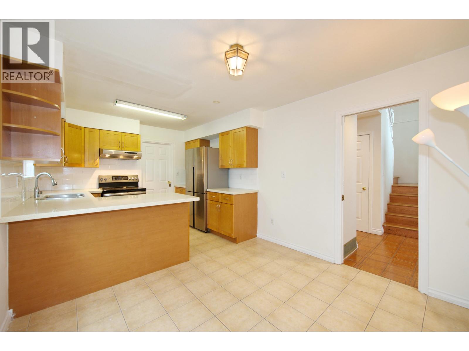 7203 Bridlewood Court, Burnaby, British Columbia  V5A 4A4 - Photo 5 - R3104256