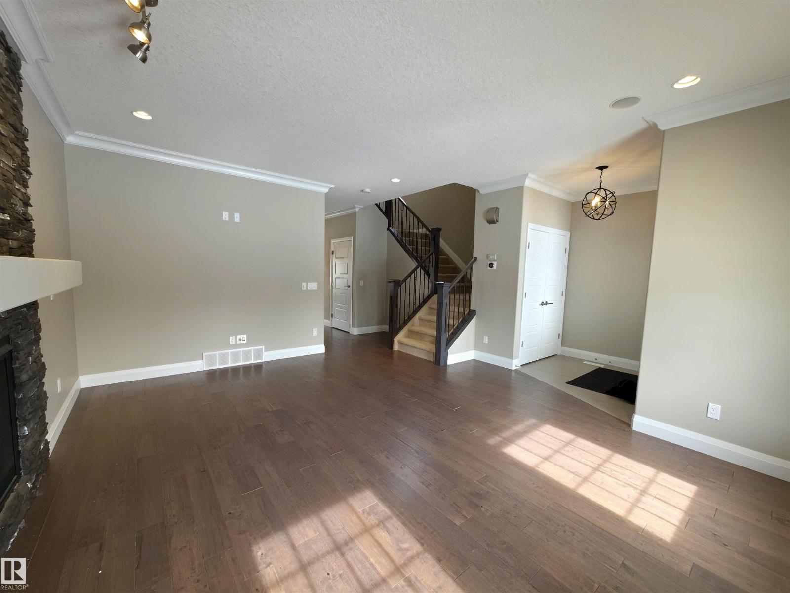 628 Ortona Wy Nw Nw, Edmonton, Alberta  T5E 6S9 - Photo 8 - E4444271