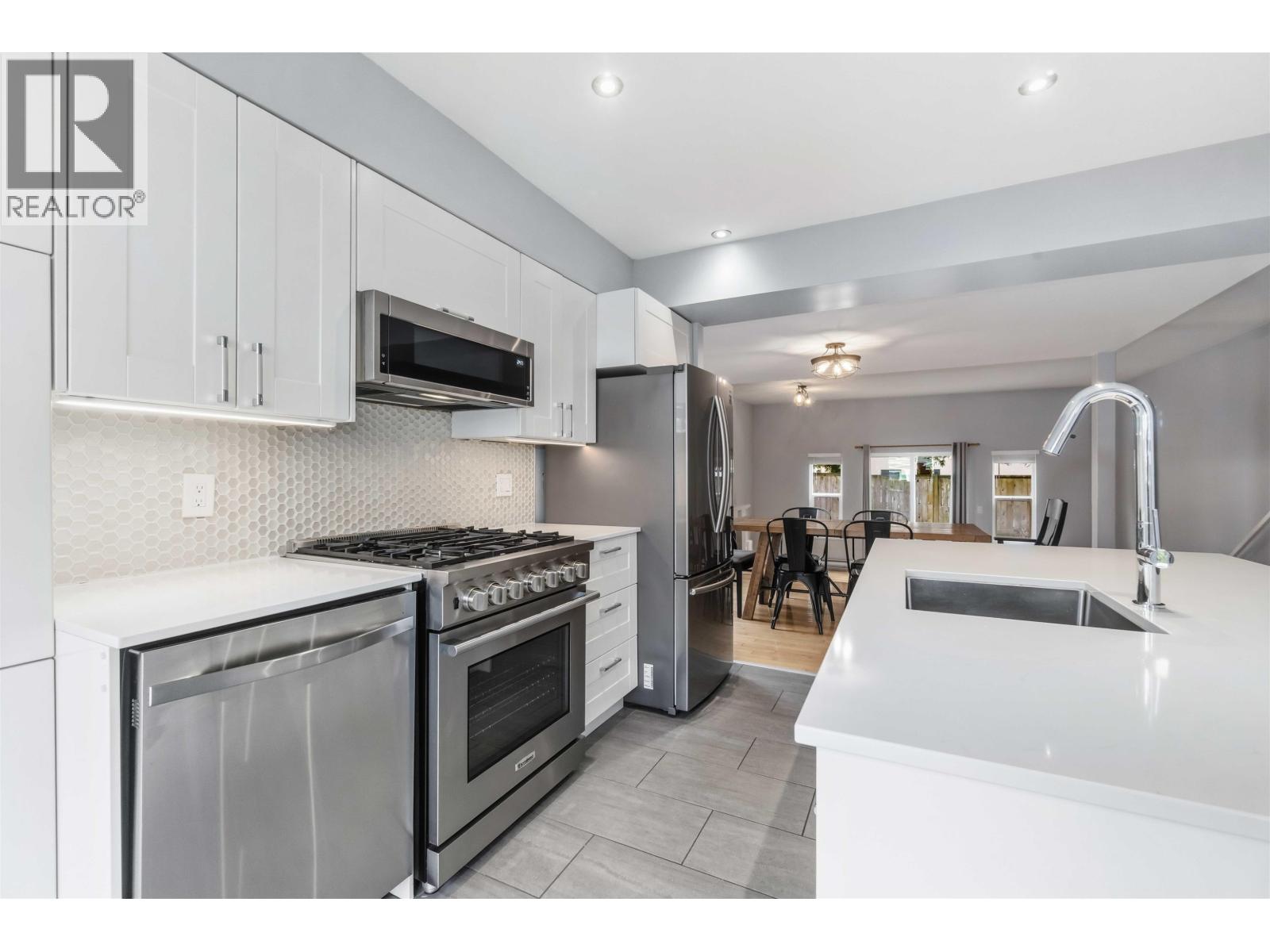 5 1135 Lansdowne Drive, Coquitlam, British Columbia  V3B 7K6 - Photo 5 - R3104349