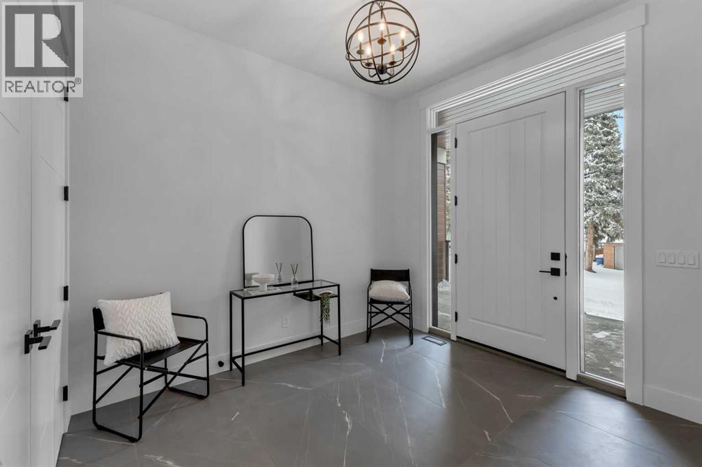 30 Roselawn Crescent NW, Calgary, Alberta  T2K 1K6 - Photo 5 - A2296751