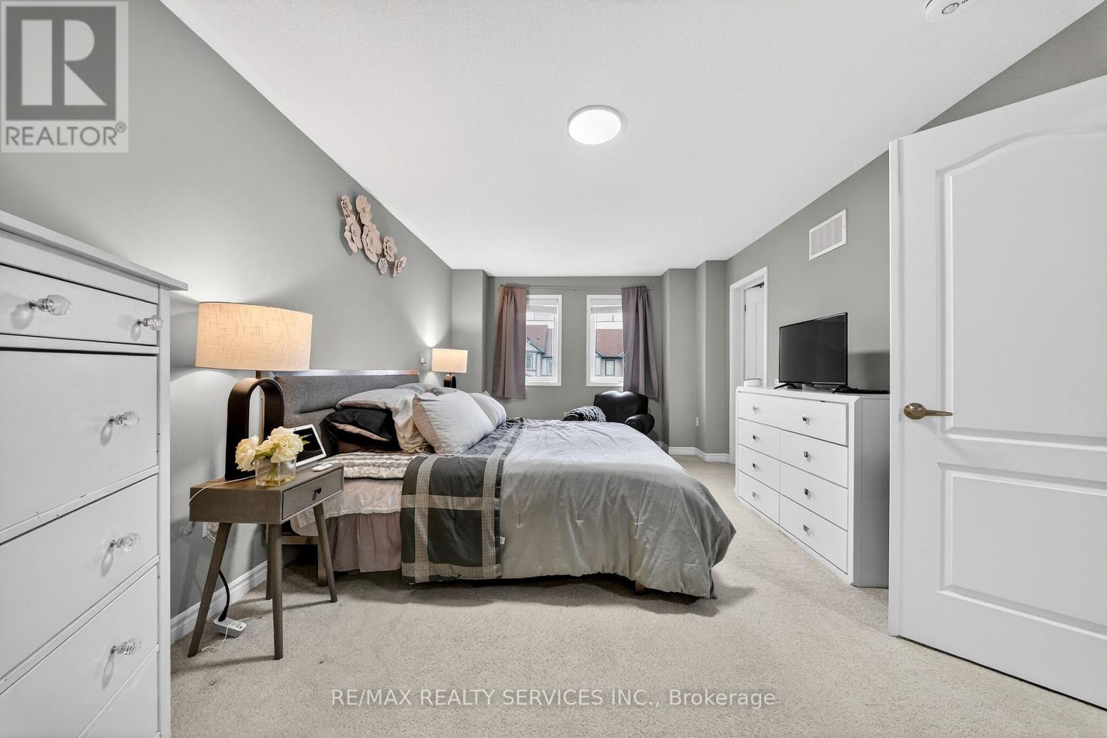 76 Phyllis Drive, Caledon, Ontario  L7C 4E2 - Photo 25 - W12925284